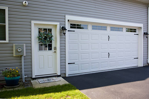 24/7 Emergency Garage Door Panel Replacement experts in Norwood Young America, MN